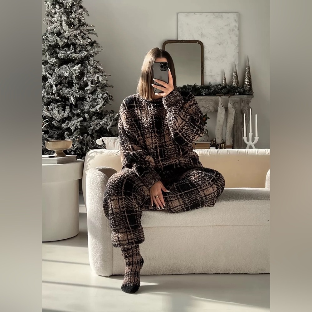 Skims Cozy Knit unisex plaid pullover sweater & sweatpants set
